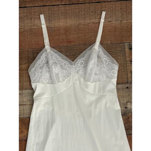 Vanity Fair Full Slip Dress Women’s Sz 32 Beige Floral Lace Details 1980’s VTG - Picture 4 of 11